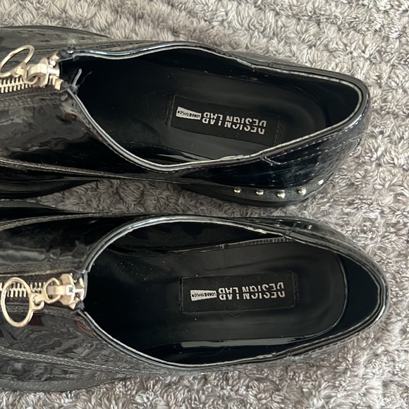 Super cute Oxford loafers with stud details! - Picture 2 of 5